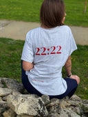 T-shirt "22:22" - bianco/rosso